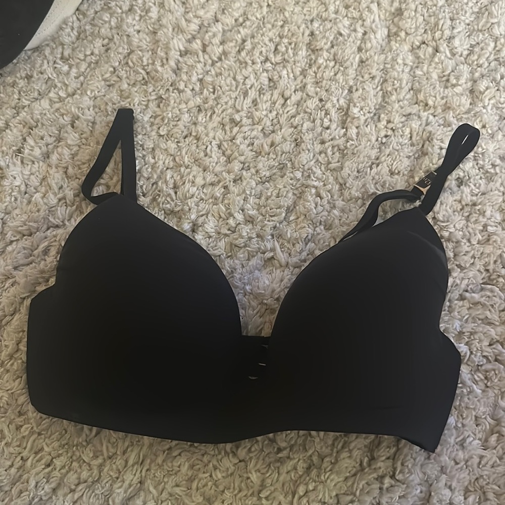 NEVER WORN Victoria Secret The Tee-Shirt Black Black Bra 32D